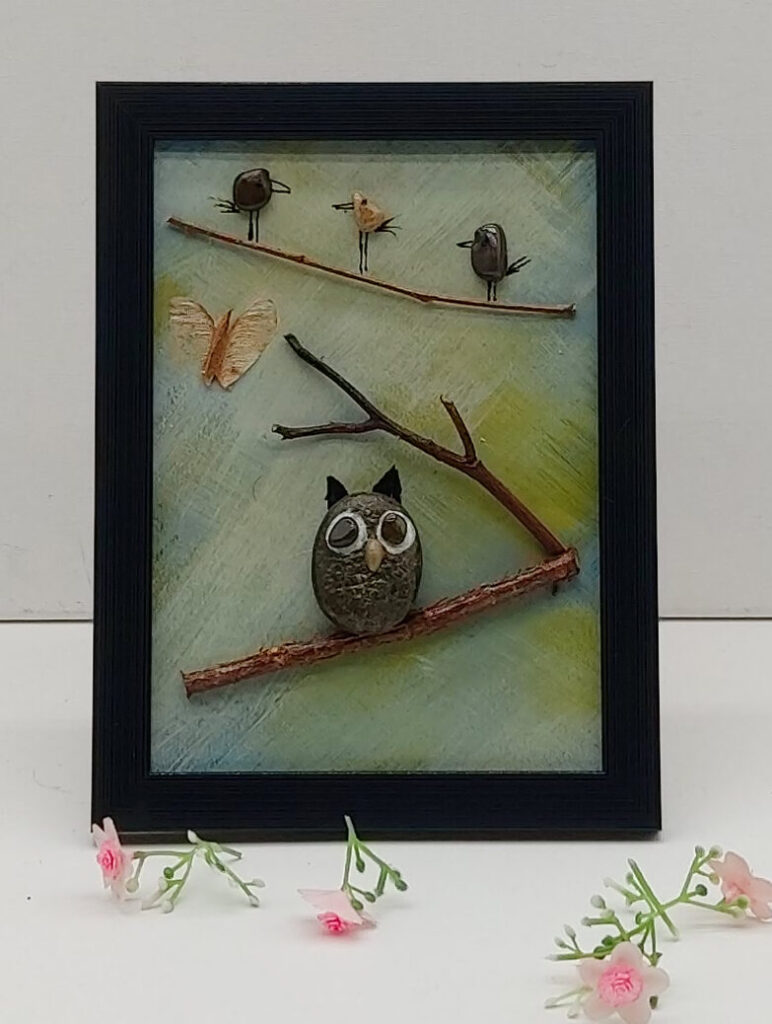 Chouette 3 oiseaux sur une branche