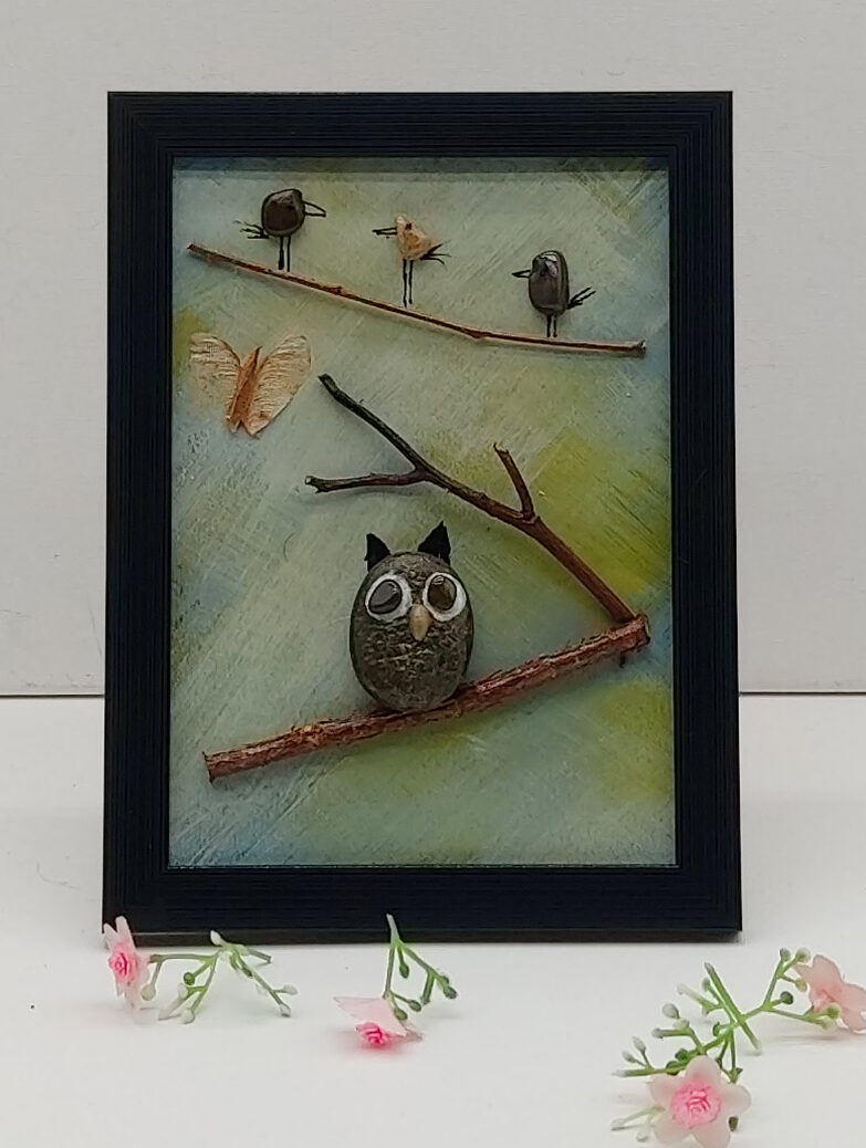 Chouette 3 oiseaux sur une branche