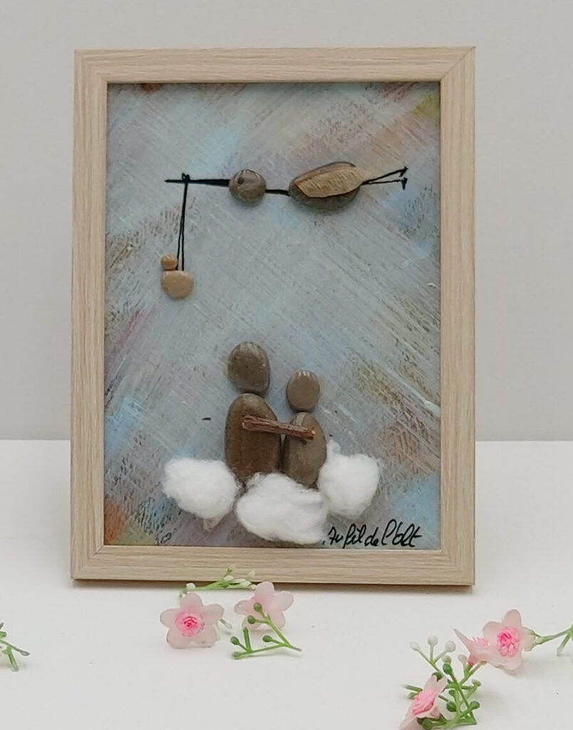 Une cigogne apportant un bébé