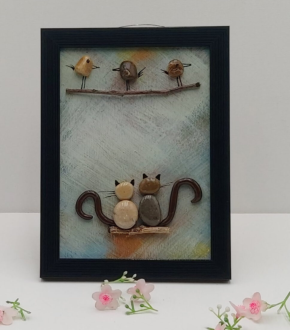 Couple de chats observant des oiseaux