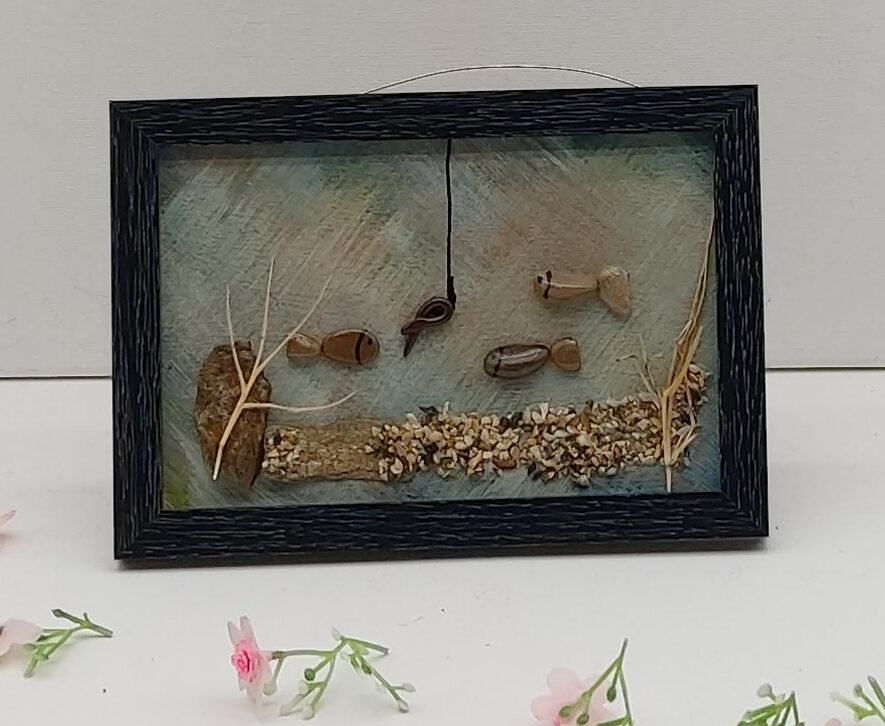 Trois petits poissons face à un ver de terre