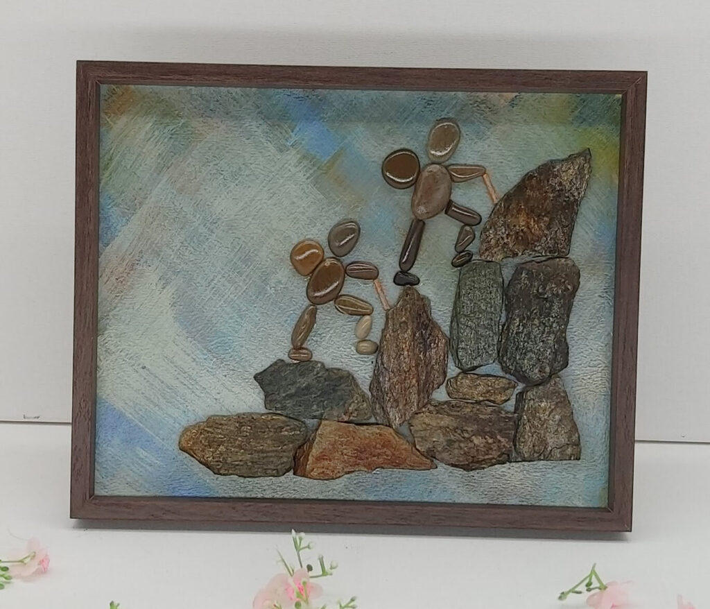 Deux randonneurs sur des rochers